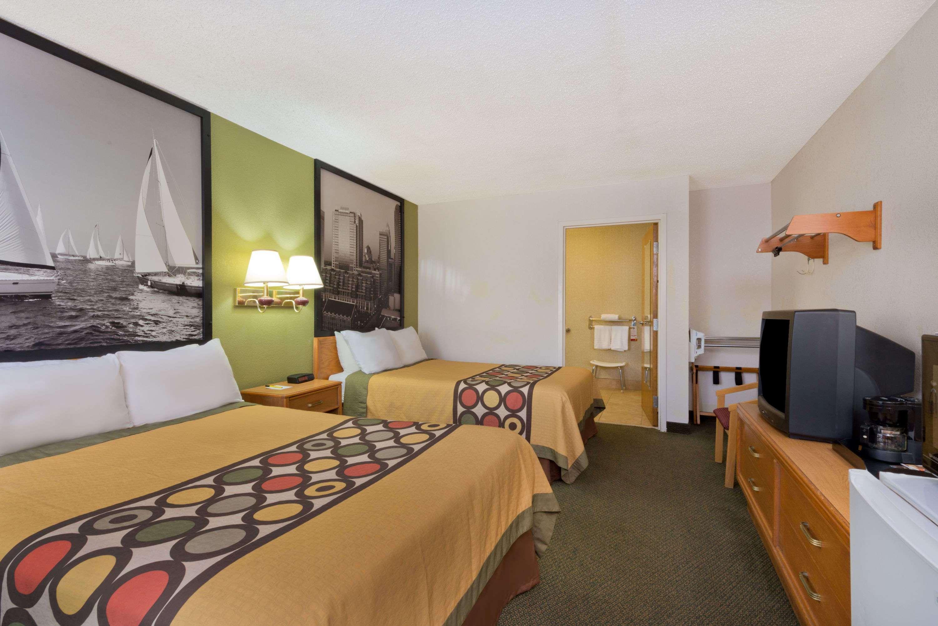 Super 8 By Wyndham Huntersville/Charlotte Area Zewnętrze zdjęcie