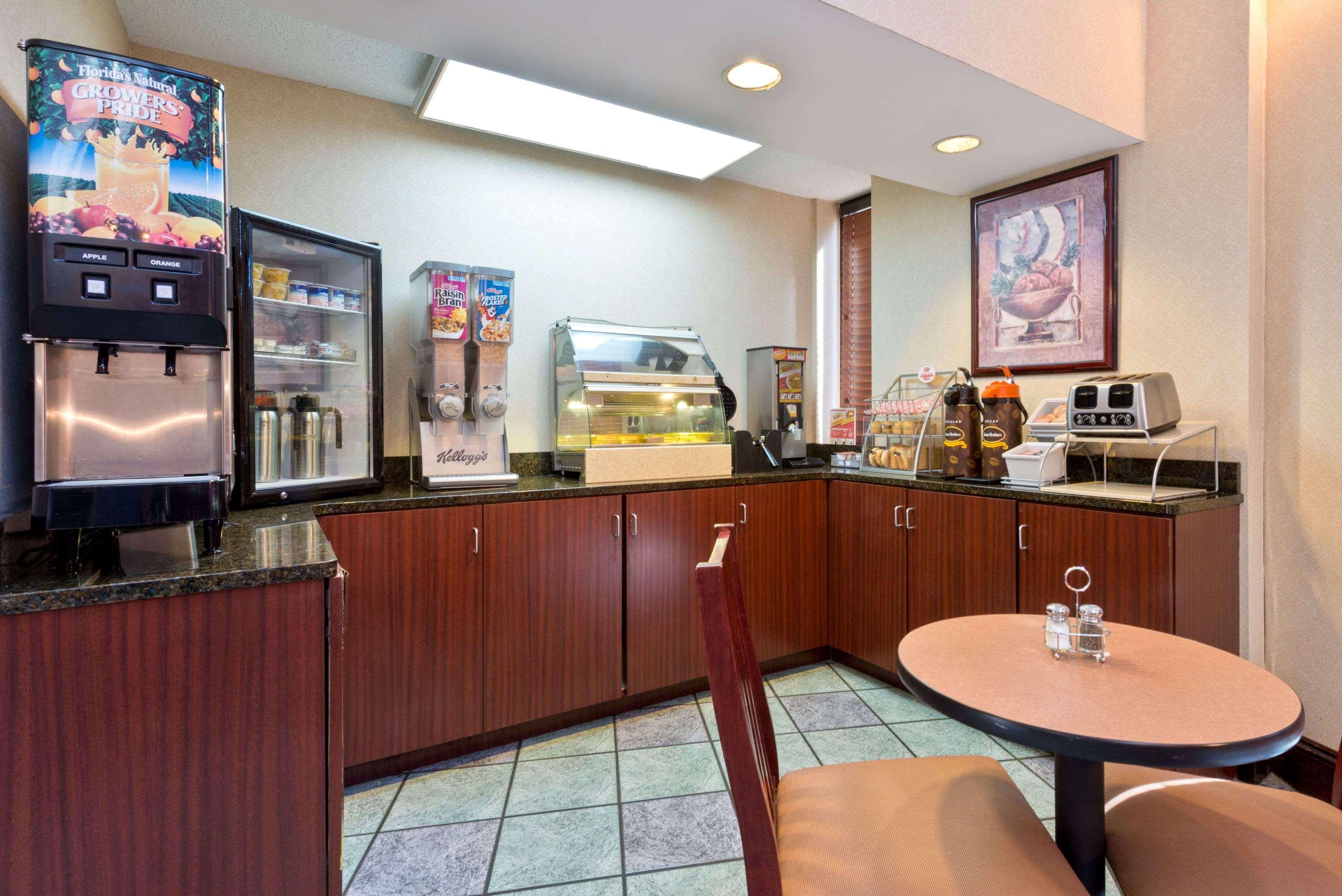 Super 8 By Wyndham Huntersville/Charlotte Area Zewnętrze zdjęcie
