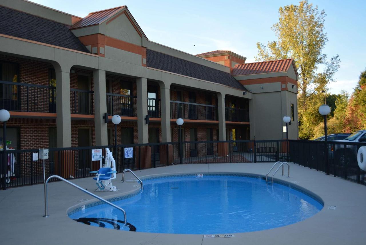 Super 8 By Wyndham Huntersville/Charlotte Area Zewnętrze zdjęcie